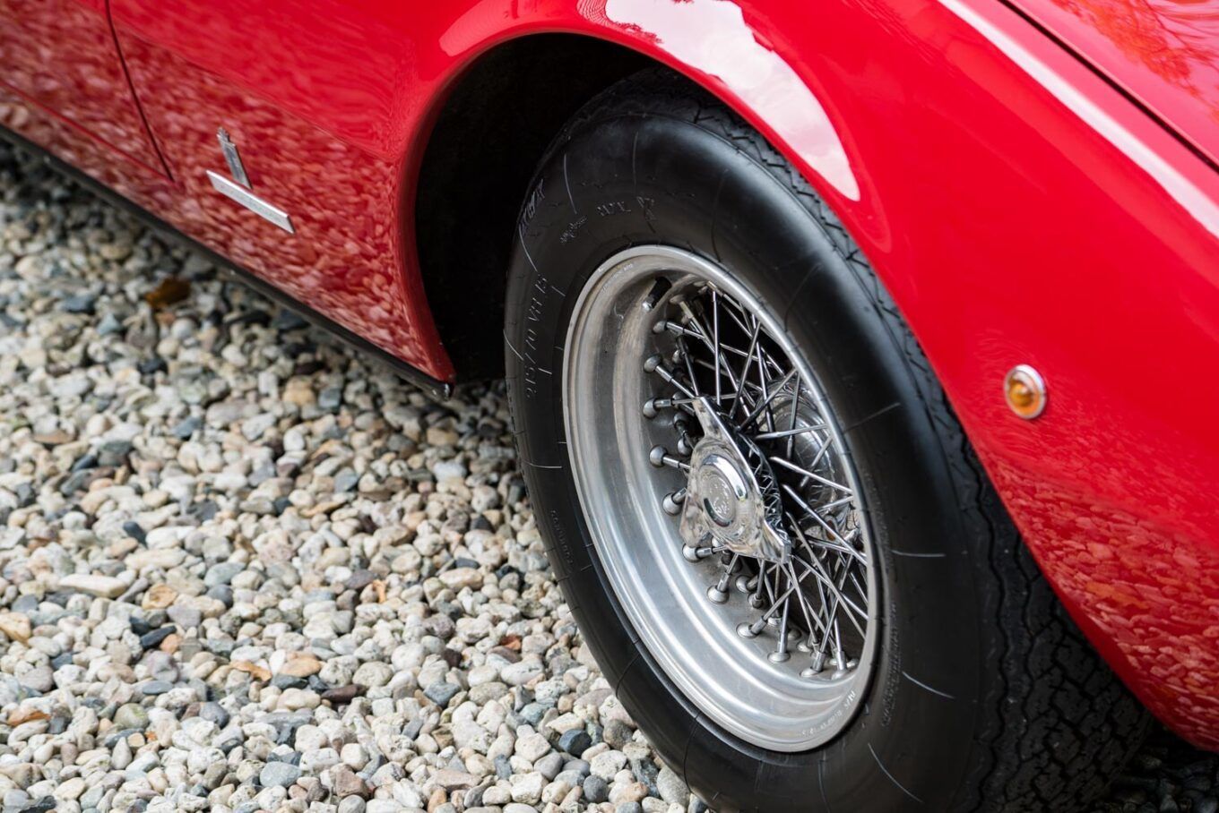 wheel close-up Ferrari 365gtc/4