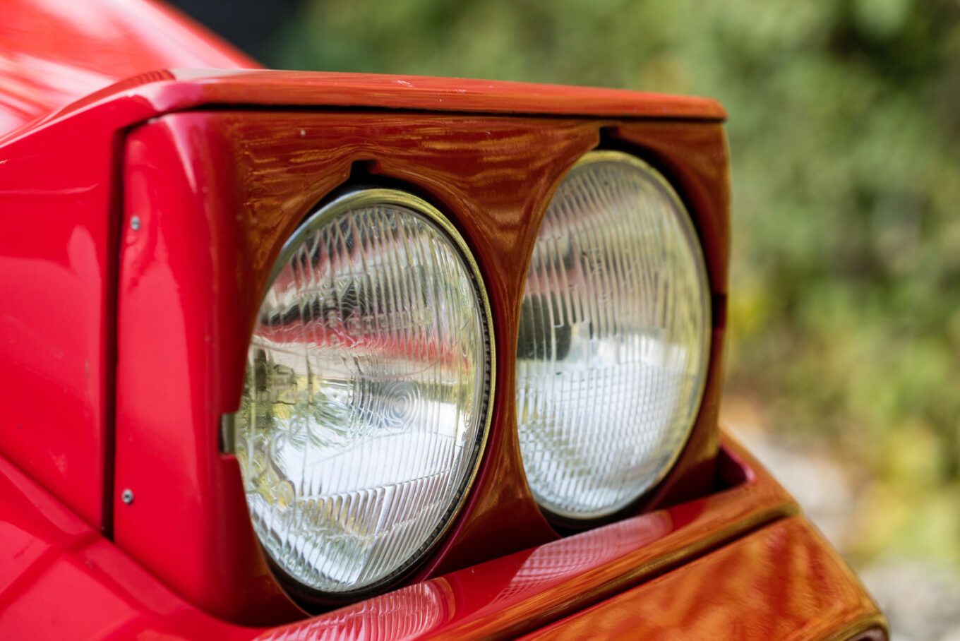 front lights open close-up Ferrari 365gtc/4