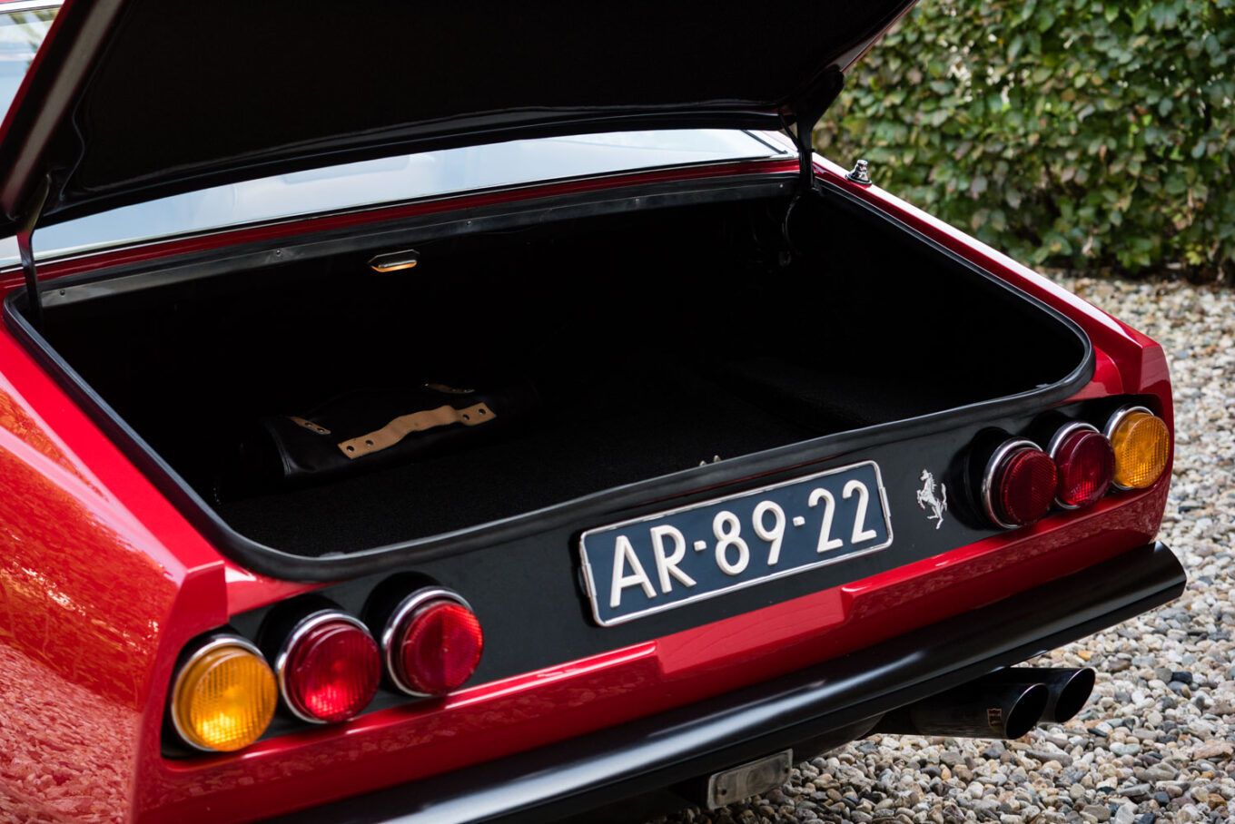 trunk Ferrari 365gtc/4