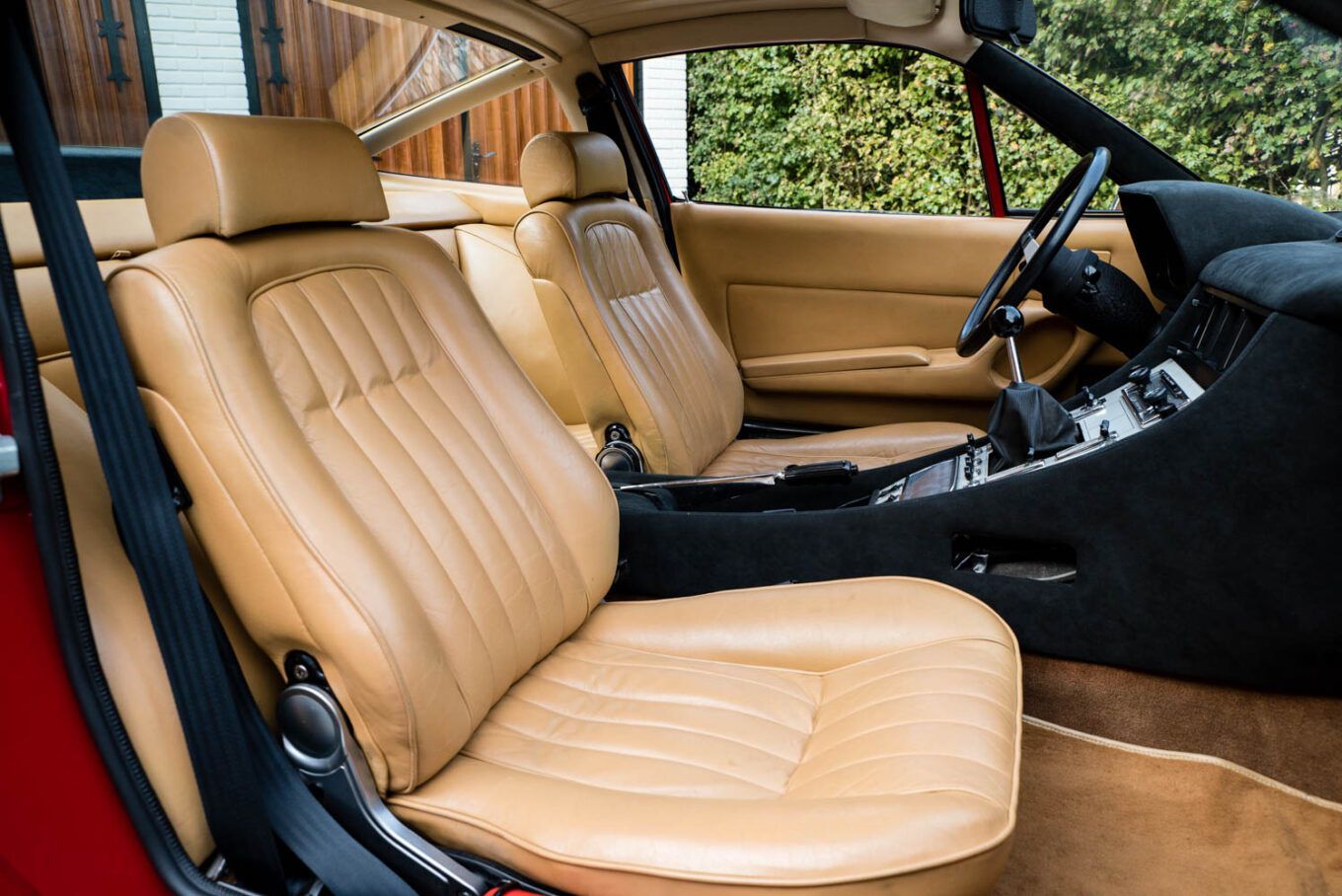 passenger interior Ferrari 365gtc/4