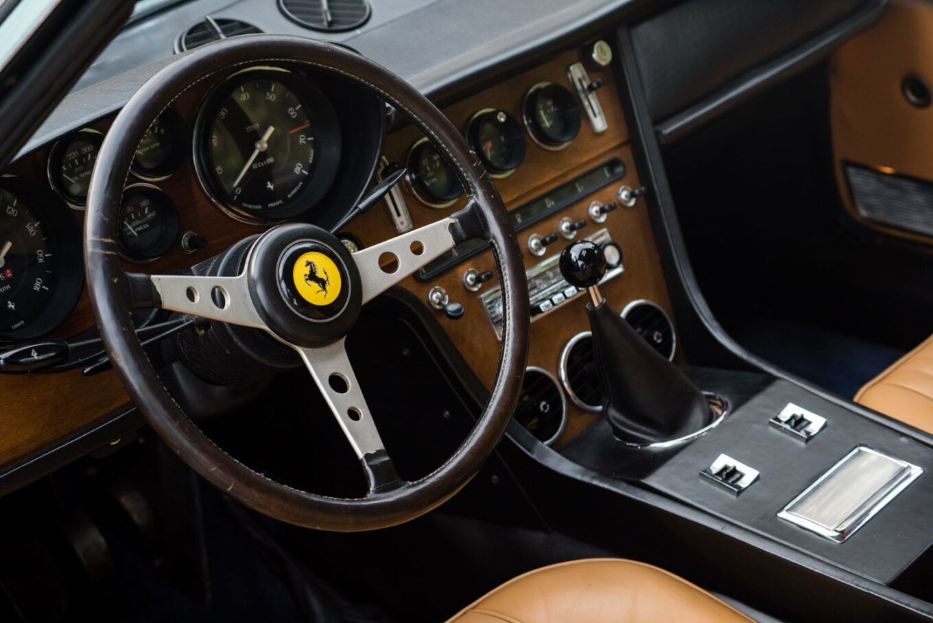 dashboard Ferrari 365 GT 2+2