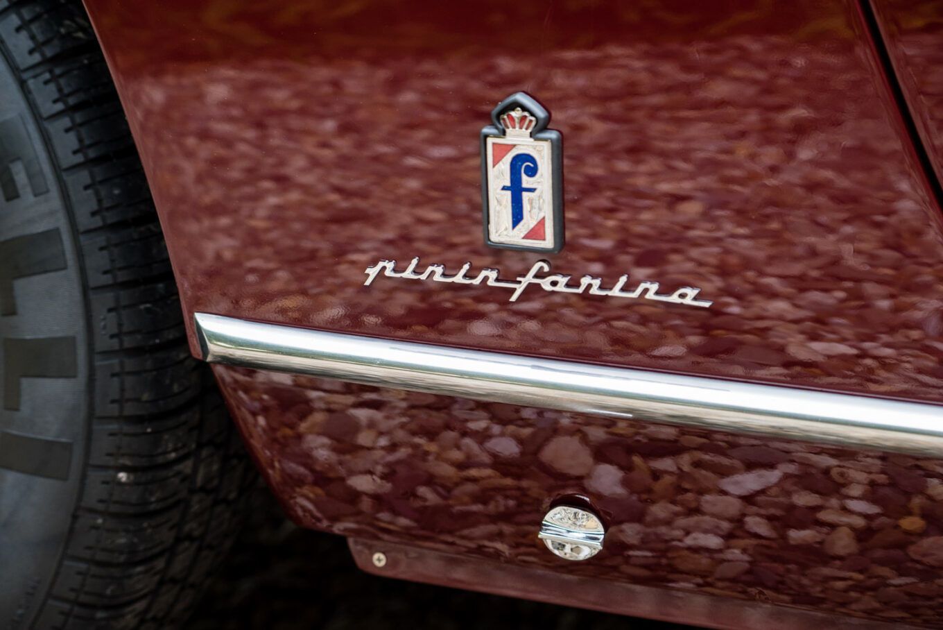 logo pininfarina Ferrari 330GT 1966