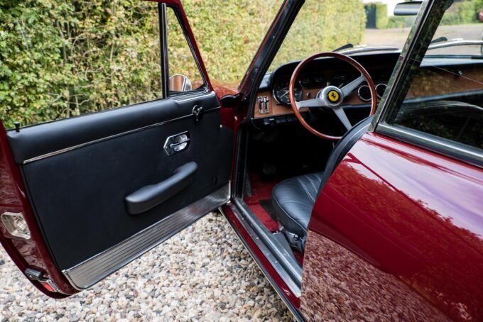 driver door open Ferrari 330GT 1966