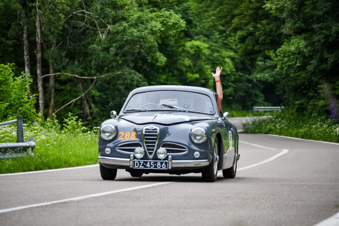 1000 miglia 2021 alfa romeo 1900cs rijdend front