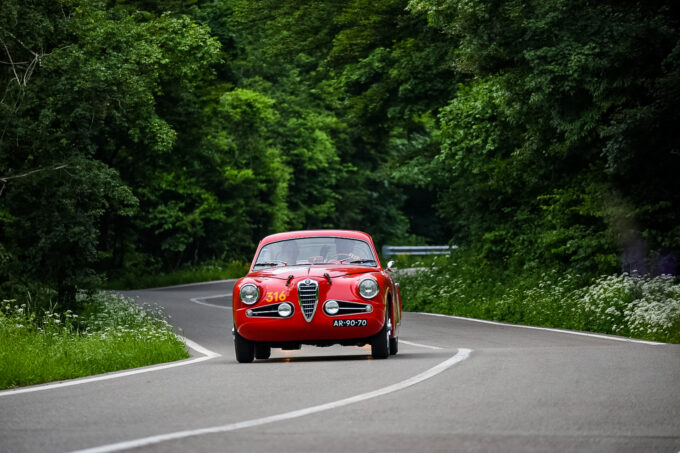 alfa romeo 1900css front rijdend 1000 miglia 2021