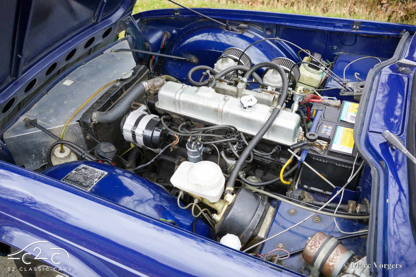 Triumph TR6 from 1971 for sale - dark blue with black