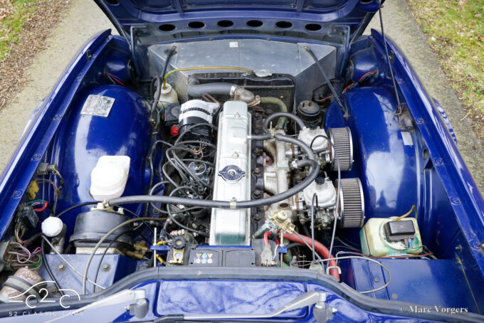 Triumph TR6 from 1971 for sale - dark blue with black