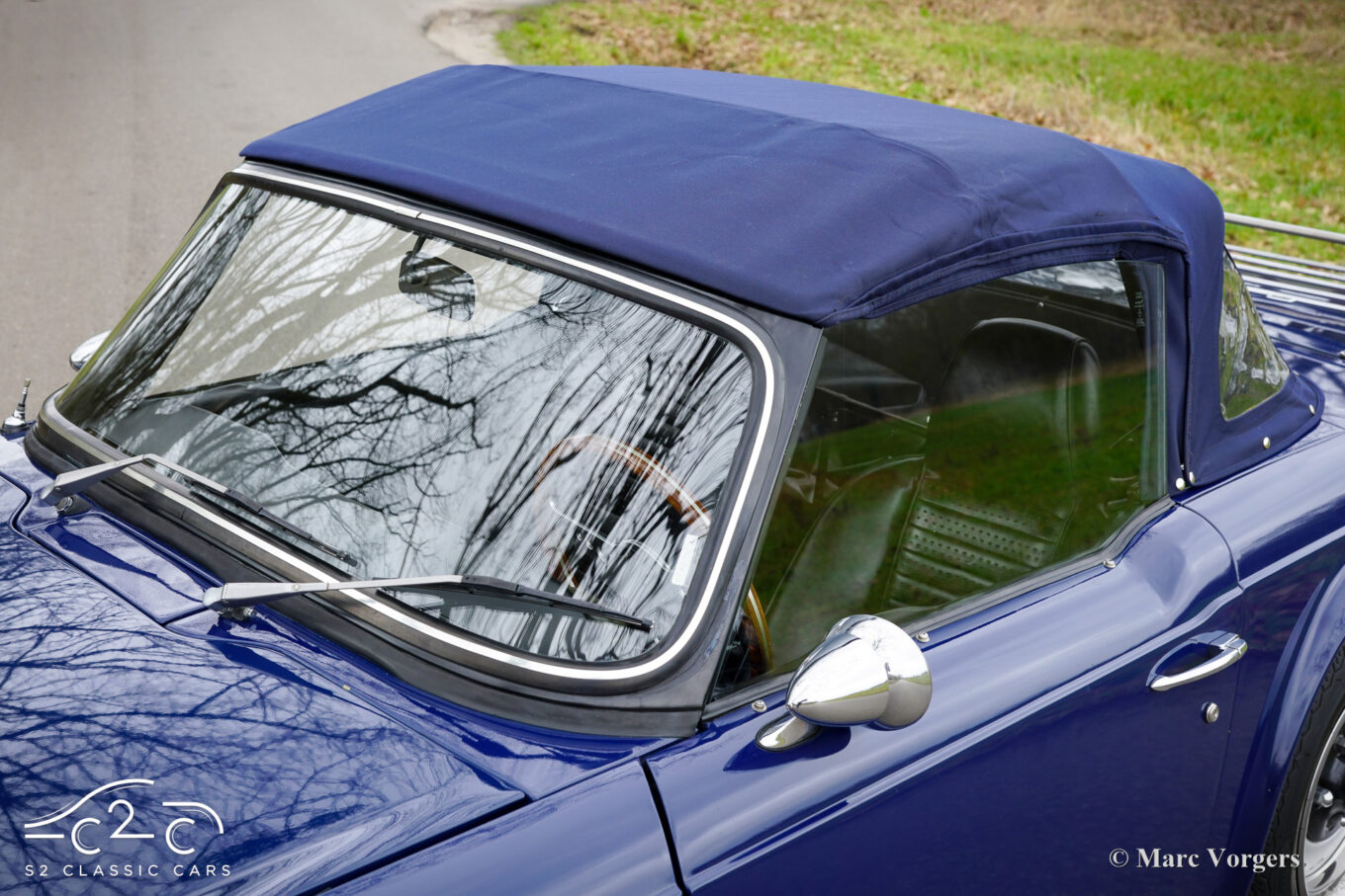 Triumph TR4A, 1966 Triumph TR4A, 1966 (25 May 1966). Chassis (VIN) number CT/69349-L. This 1966 Triumph TR4A is a matching numbers and matching colours example, confirmed by its accompanying Heritage Certificate. Finished in dark blue (Royal Blue) with matching dark blue painted wire wheels, it presents beautifully. The interior is trimmed in black faux leather with black bucket seats and dark blue carpeting; the original black leather seats are included separately. This splendid TR4A was delivered new in the USA (Baltimore, Maryland). It was later exported to Denmark, where the bodywork, chassis, and interior were comprehensively restored in 2018–2019. On 27 September 2019 the car was imported into Belgium by the current owner. Further restoration and mechanical overhauls were carried out in 2020 by classic car specialist Noyen Class BV. The engine was rebuilt, the electrics overhauled, and a new wiring loom installed. All rubbers were renewed, and the car received an oil cooler, electronic ignition, and a new exhaust system. Later in 2020 the TR4A was prepared for historic (regularity) rally use. The suspension was upgraded, rally instruments were fitted (Belmog 300 Classic tripmeter with remote control and a Big Digit rally timer), and additional front driving lamps were installed. In 2021 an overdrive unit was added. The wire wheels were subsequently refinished in body colour and fitted with new Vredestein classic tyres. Since 2020, just under €30,000 has been invested to bring the car to its current top condition. A particularly desirable feature is the original Surrey top. This consists of three elements: the rear section with window fixed to the rear deck, a metal roof panel, and a foldable vinyl roof panel. The Surrey top famously inspired Porsche’s later 911 Targa design. Unlike the Targa, however, the Surrey arrangement allows the metal panel to be removed and replaced with a fully retractable soft top. A soft top frame and the metal roof panel accompany the car in unrestored condition. This striking Triumph TR4A drives and sounds perfectly and is ready to take part in historic regularity events. It is offered with a complete history file and full documentation. This is a magnificent TR4A in a superb colour scheme and equipped with many desirable options! Price: €39.500, -. Triumph TR4A, Baujahr 1966 (25. Mai 1966). Fahrgestellnummer: CT/69349-L. Dieser Triumph TR4A aus dem Jahr 1966 ist ein Matching Numbers und Matching Colours Exemplar, bestätigt durch das beiliegende Heritage Certificate. Der Wagen ist in Dunkelblau (Royal Blue) lackiert und mit farblich passenden, dunkelblau lackierten Speichenrädern ausgestattet. Der Innenraum präsentiert sich in schwarzem Kunstleder mit schwarzen Schalensitzen und dunkelblauem Teppich; die originalen schwarzen Ledersitze gehören separat zum Fahrzeug. Der TR4A wurde ursprünglich in den USA (Baltimore, Maryland) ausgeliefert. Später gelangte er nach Dänemark, wo Karosserie, Fahrgestell und Innenraum in den Jahren 2018–2019 umfassend restauriert wurden. Am 27. September 2019 wurde das Fahrzeug vom heutigen Besitzer nach Belgien importiert. Weitere Restaurierungs- und Überholungsarbeiten erfolgten 2020 beim Oldtimer Spezialisten Noyen Class BV. Der Motor wurde revidiert, die Elektrik überholt und ein neuer Kabelbaum installiert. Sämtliche Gummiteile wurden erneuert, zudem erhielt der Wagen einen Ölkühler, eine elektronische Zündung und eine neue Abgasanlage. Im Laufe des Jahres 2020 wurde der TR4A für den Einsatz bei historischen Gleichmäßigkeitsrallyes vorbereitet. Das Fahrwerk wurde optimiert, Rallye Instrumente (Belmog 300 Classic Tripmaster mit Fernbedienung sowie ein Big Digit Rallye Timer) wurden eingebaut und zusätzliche Frontscheinwerfer montiert. 2021 wurde ein Overdrive nachgerüstet. Anschließend wurden die Speichenräder in Wagenfarbe neu lackiert und mit neuen Vredestein Classic Reifen versehen. Seit 2020 wurden knapp 30.000 € investiert, um den Wagen in seinen heutigen hervorragenden Zustand zu versetzen. Ein besonders begehrtes Ausstattungsmerkmal ist das originale Surrey Top. Es besteht aus drei Elementen: dem hinteren Teil mit fest montiertem Fenster, einem Metalldachpaneel und einem faltbaren Vinyl Dachpaneel. Das Surrey Top diente Porsche nachweislich als Inspiration für das spätere 911 Targa Design. Im Unterschied zum Targa lässt sich beim Surrey Top das Metalldach abnehmen und durch ein vollständig versenkbares Stoffverdeck ersetzen. Das Verdeck Gestell sowie das Metalldach sind im unrestaurierten Zustand vorhanden. Dieser beeindruckende Triumph TR4A fährt und klingt ausgezeichnet und ist bereit für den Einsatz bei historischen Rallyeveranstaltungen. Er wird mit vollständiger Dokumentation und lückenloser Historie angeboten. Ein großartiger TR4A in einer hervorragenden Farbkombination und mit vielen begehrten Extras. Preis: €39.500, -. Triumph TR4A, 1966 (25 mai 1966). Numéro de châssis CT/69349-L. Cette Triumph TR4A de 1966 est un modèle « matching numbers and matching colors », comme l’atteste son certificat d’authenticité. Arborant une superbe teinte bleu foncé (Royal Blue) et des jantes à rayons assorties, elle se présente dans un état exceptionnel. L’intérieur est garni de similicuir noir, avec des sièges baquets noirs et une moquette bleu foncé ; les sièges d’origine en cuir noir sont fournis séparément. Cette magnifique TR4A a été livrée neuve aux États-Unis (Baltimore, Maryland). Elle a ensuite été exportée au Danemark, où la carrosserie, le châssis et l’intérieur ont fait l’objet d’une restauration complète entre 2018 et 2019. Le 27 septembre 2019, elle a été importée en Belgique par son propriétaire actuel. De nouveaux travaux de restauration et de révision mécanique ont été effectués en 2020 par le spécialiste des voitures de collection Noyen Class BV. Le moteur a été refait à neuf, le système électrique révisé et un nouveau faisceau électrique installé. Tous les joints en caoutchouc ont été remplacés et la voiture a reçu un refroidisseur d'huile, un allumage électronique et un nouvel échappement. Fin 2020, la TR4A a été préparée pour les rallyes historiques (régularité). La suspension a été améliorée, des instruments de rallye ont été installés (compteur kilométrique Belmog 300 Classic avec télécommande et chronomètre de rallye à grands chiffres) et des phares additionnels ont été ajoutés à l'avant. En 2021, un overdrive a été installé. Les roues à rayons ont ensuite été repeintes couleur carrosserie et chaussées de pneus Vredestein Classic neufs. Depuis 2020, un peu moins de 30 000 € ont été investis pour amener la voiture dans son état actuel. Son toit Surrey d'origine est particulièrement recherché. Il se compose de trois éléments : la partie arrière avec lunette arrière fixée au coffre, un panneau de toit métallique et un panneau de toit en vinyle repliable. Le toit Surrey a notamment inspiré le design de la Porsche 911 Targa. Contrairement à la Targa, la version Surrey permet de retirer le panneau métallique et de le remplacer par une capote souple entièrement rétractable. L'armature de la capote et le panneau métallique du toit accompagnent la voiture, vendue dans son état d'origine. Cette superbe Triumph TR4A offre une conduite et une sonorité parfaites et est prête à participer à des régularités historiques. Elle est proposée avec un dossier historique complet et toute la documentation. Il s'agit d'une magnifique TR4A, arborant une superbe livrée et dotée de nombreuses options recherchées ! Prix : € 39.500, -. Triumph TR4A, 1966 (eerste registratie 25 mei 1966). Chassisnummer CT/69349 L. Deze Triumph TR4A uit 1966 is een exemplaar met matching numbers en matching colours, bevestigd door het bijbehorende Heritage Certificate. Uitgevoerd in donkerblauw (Royal Blue) met bijpassende donkerblauw gespoten spaakwielen, presenteert de auto zich in prachtige topconditie. Het interieur is bekleed met zwart kunstleer, voorzien van zwarte kuipstoelen en donkerblauwe vloerbekleding; de originele zwarte lederen stoelen worden afzonderlijk meegeleverd. Deze schitterende TR4A werd nieuw geleverd in de Verenigde Staten (Baltimore, Maryland). Later werd hij geëxporteerd naar Denemarken, waar carrosserie, chassis en interieur in 2018–2019 volledig werden gerestaureerd. Op 27 september 2019 werd de auto door de huidige eigenaar in België geïmporteerd. Verdere restauratie- en revisiewerkzaamheden werden in 2020 uitgevoerd door klassiekerspecialist Noyen Class BV. De motor werd gereviseerd, de elektrische installatie werd vernieuwd en er werd een nieuwe kabelboom gemonteerd. Alle rubbers werden vervangen en de auto kreeg een oliekoeler, elektronische ontsteking en een nieuw uitlaatsysteem. Later in 2020 werd de TR4A voorbereid voor historische (regularity) rally’s. De ophanging werd verbeterd, rally-instrumenten werden gemonteerd (Belmog 300 Classic tripmaster met afstandsbediening en een Big Digit rallytimer) en extra verstralers werden geplaatst. In 2021 werd een overdrive-unit ingebouwd. Vervolgens werden de spaakwielen in carrosseriekleur gespoten en voorzien van nieuwe Vredestein Classic banden. Sinds 2020 is er bijna € 30.000 geïnvesteerd om de auto in zijn huidige topconditie te brengen. Een bijzonder gewild accessoire is de originele Surrey-top. Deze bestaat uit drie delen: het achterste gedeelte met raam dat op de achterzijde is bevestigd, een metalen dakpaneel en een opvouwbaar vinyl dakpaneel. De Surrey-top diende als inspiratie voor het latere ontwerp van de Porsche 911 Targa. In tegenstelling tot de Targa kan de Surrey-top geheel worden verwijderd en vervangen door een volledig inklapbare soft-top. Een soft-topframe en het metalen dakpaneel zijn in ongerestaureerde staat bij de auto aanwezig. Deze bijzonder fraaie Triumph TR4A rijdt en klinkt uitstekend en is klaar voor deelname aan historische regelmatigheidswedstrijden. De auto wordt geleverd met een compleet onderhouds- en documentatiepakket. Dit is een schitterende TR4A in een prachtige kleurstelling en uitgerust met vele gewilde opties! Prijs: € 39.500, -.