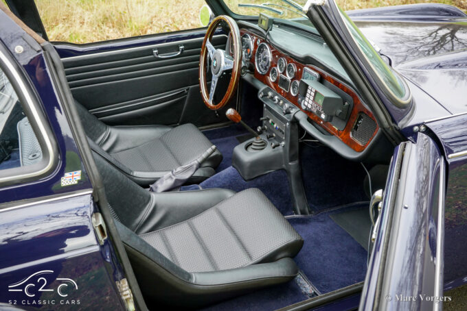 Triumph TR4A 1966 te koop Surrey top