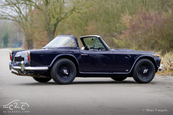 Triumph TR4A 1966 te koop Surrey top